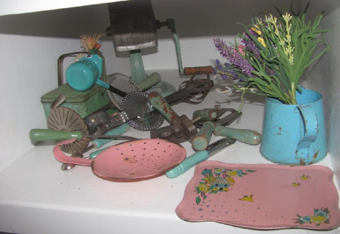 Vintage Kitchen Gadgets Lot (1 of 5)