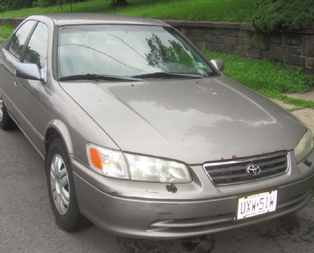 2001 Toyota Camry Le (1 of 12)