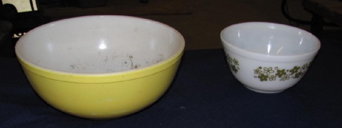 Pyrex Mixing Bowls: Yellow one has some paint loss. Need to be cleaned.
