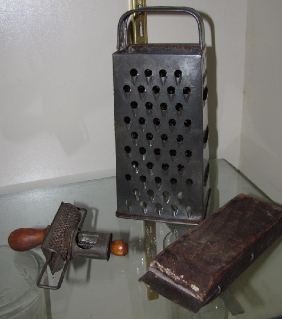 Nutmeg Grinder Grater & Scraper Lot (1 of 2)