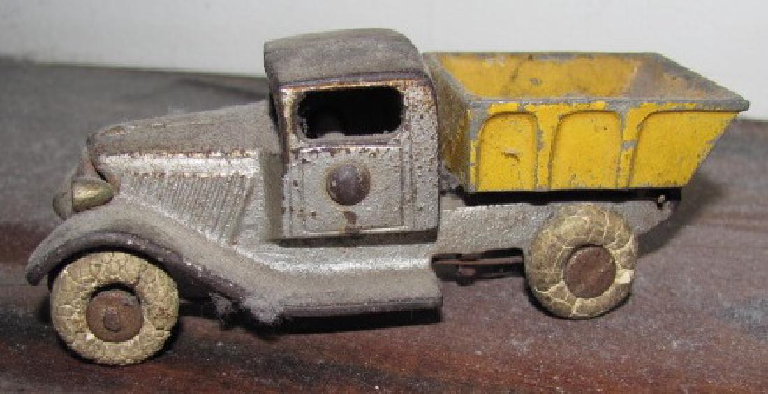 Antique Cast Iron Toy Dump Truck (1 of 4)