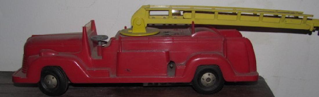 Marx Wind UP Fire Truck Toy: Approx. 12" long. Missing side ladders