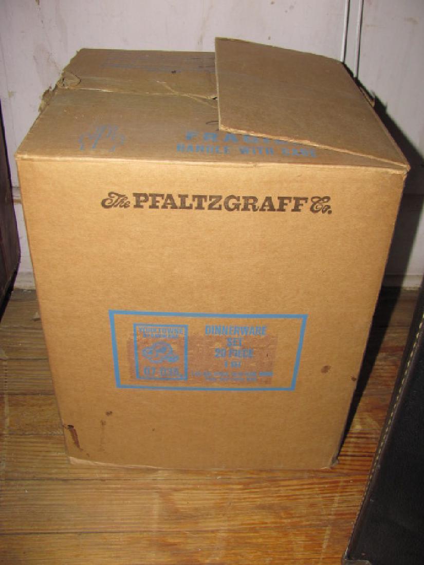 Pfaltzgraff 20 piece Dinnerware Set (1 of 2)
