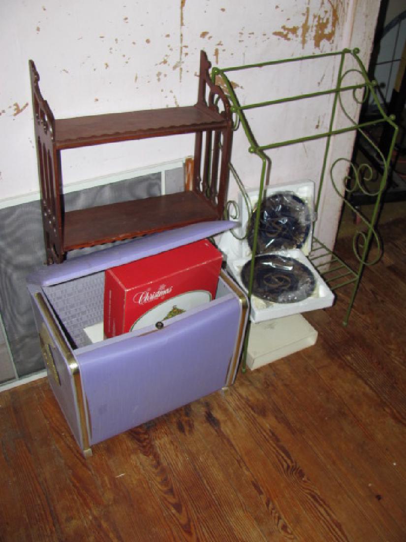 Shelves Royal Wedding Plates (1 of 4)