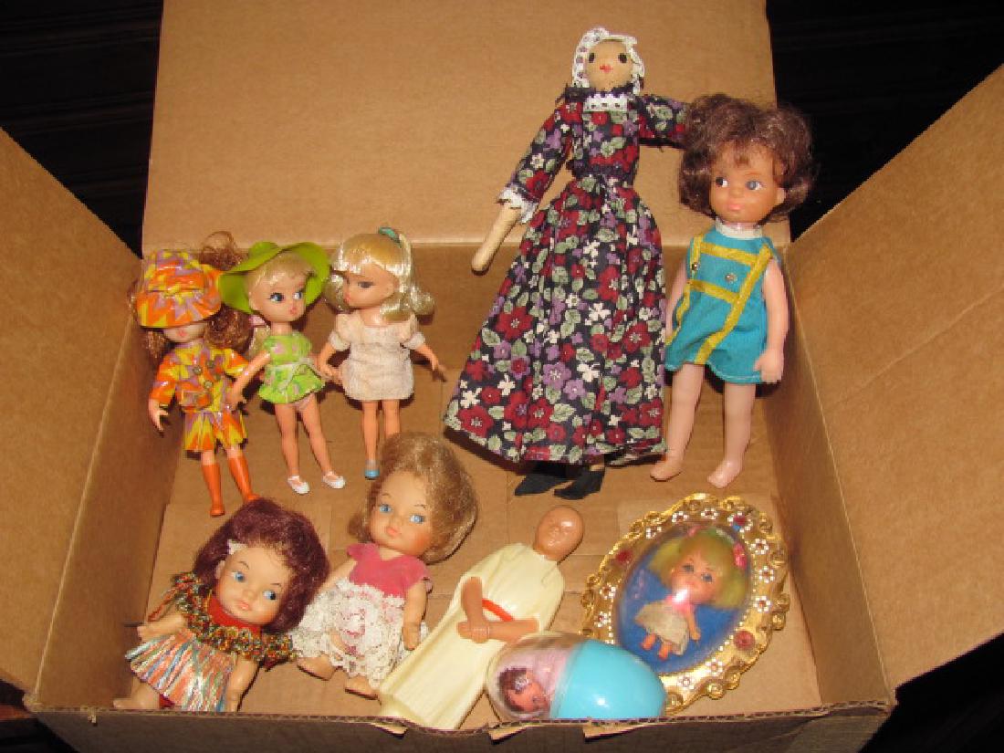 1960's Hasbro Eegee & Kiddle Dolls: Getting all in box.