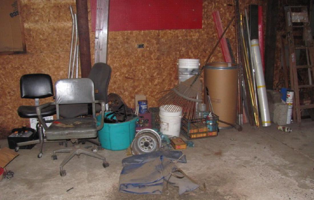 Back wall contents of garage. (1 of 6)
