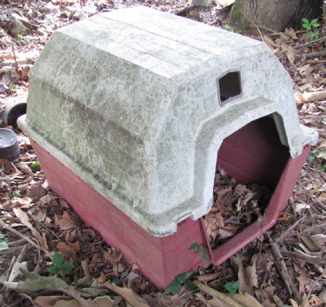 Plastic Dog House (1 of 2)