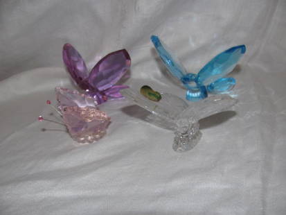 4 Fenton Glass Butterflies: Largest is approx. 2 1/2" tall ansd 4" wide.