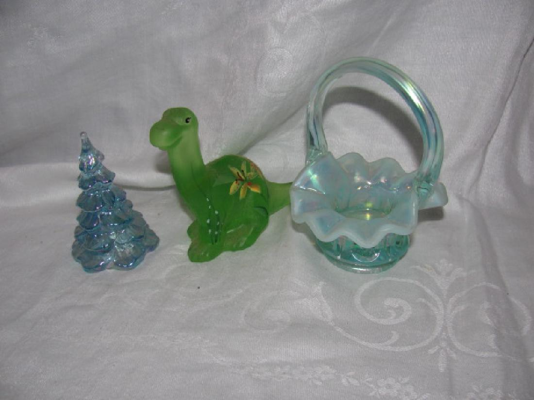 Fenton Dinosaur Christmas Tree & Basket (1 of 2)