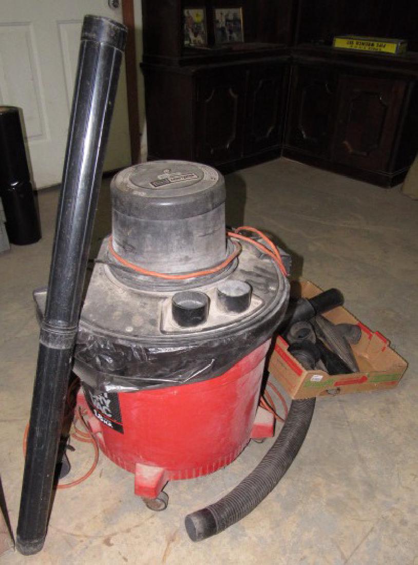 Craftsman 16 Gallon Wet Dry Vac (1 of 3)