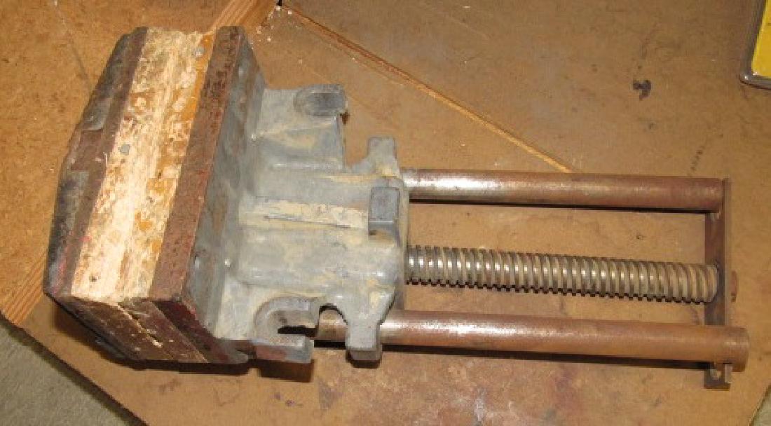 Columbian Carpenters Vise (1 of 2)