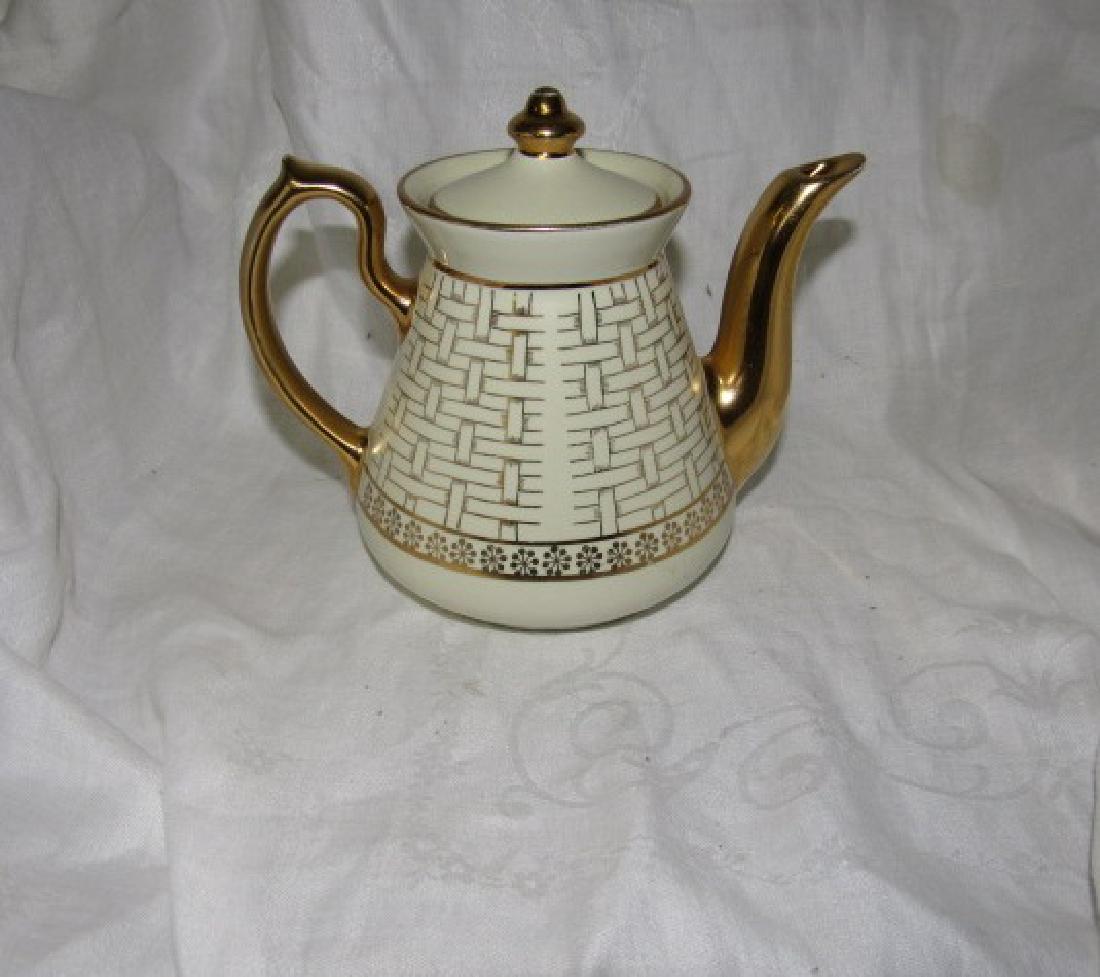 Hall China 6 Cup Mid Century Modern Teapot (1 of 2)