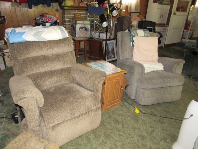 Lift Chair Recliner Lot: Lot includes Pride Lift Chair , Recliner, Tables, & TV Trays.