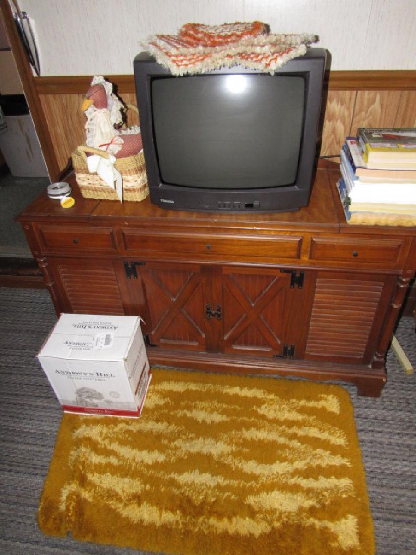 Partial Room Contents Stereo Turntable: Getting all pictured