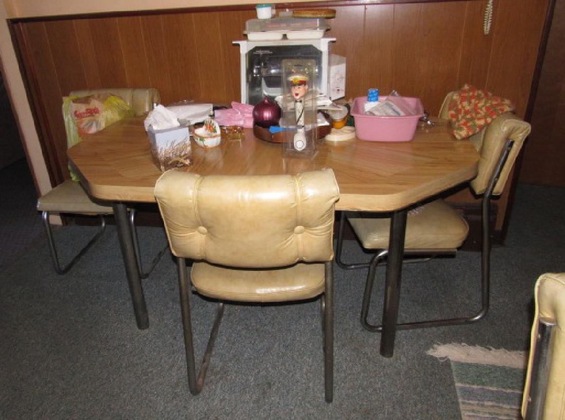 Kitchen Table Chairs & Contents (1 of 2)