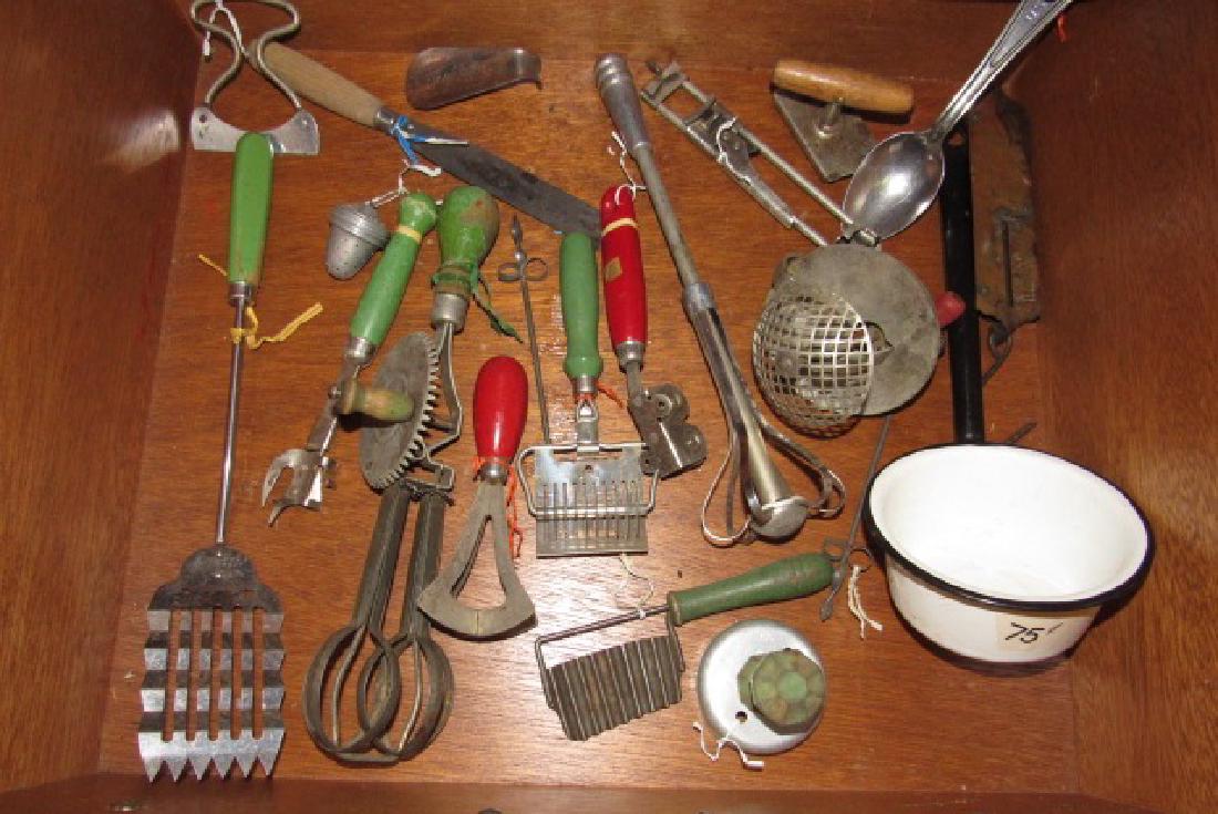 Vintage Kitchenware Lot (1 of 5)