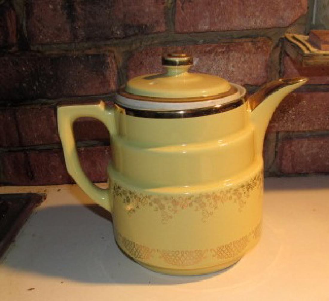 Hall's Superior China Teapot (1 of 2)
