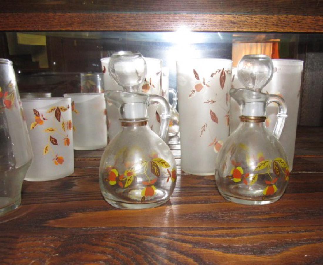 8 Pieces of Hall Autumn Leaf Glassware (1 of 4)