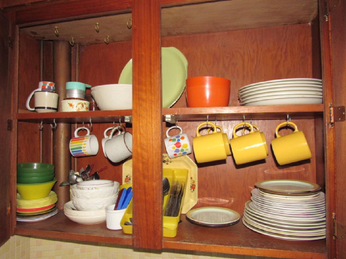 Kitchen Cabinets & Counter Lot (1 of 10)