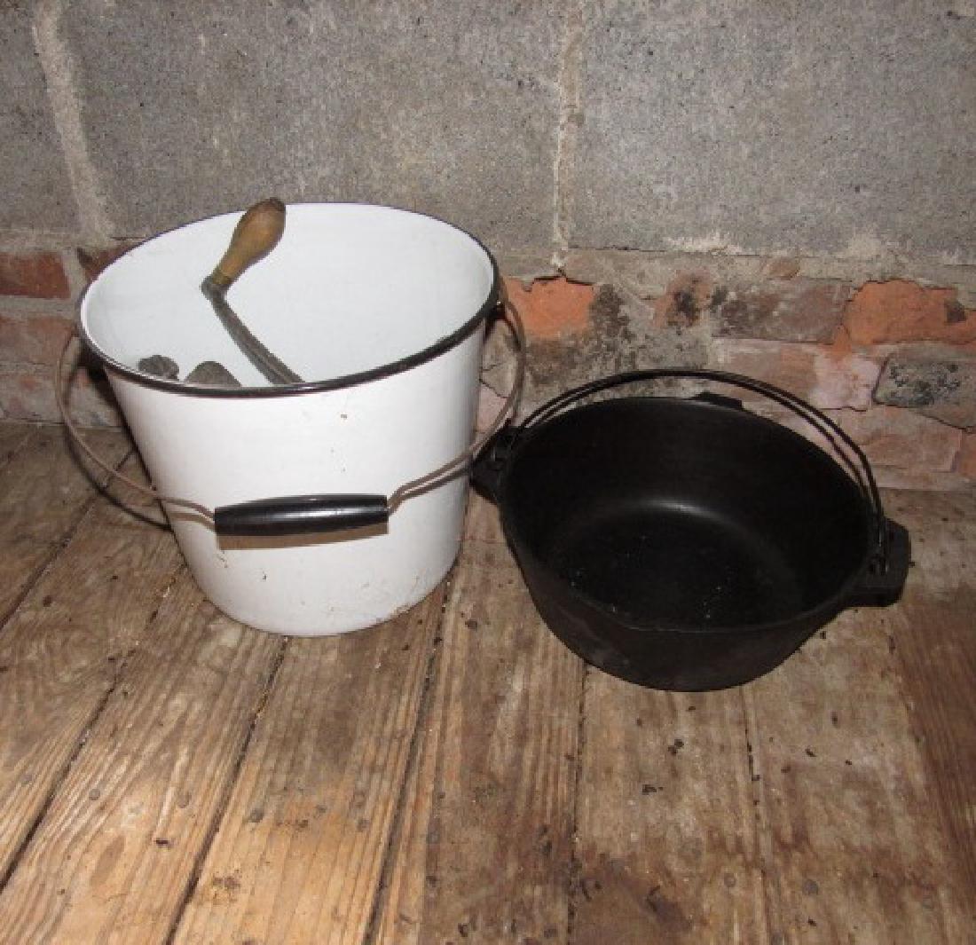 Agate Pail Wagner Dutch Oven & Meat Grinder (1 of 2)