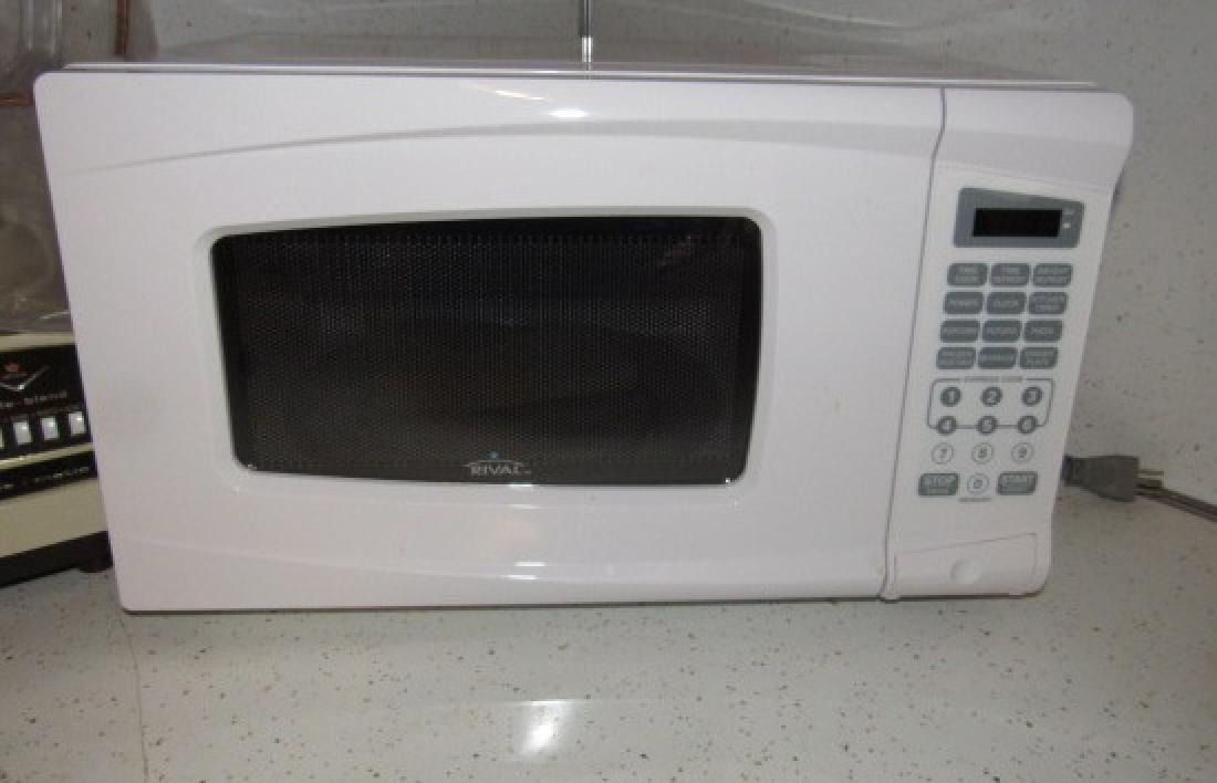 Rival 700 Watt Microwave Oster Blender (1 of 3)