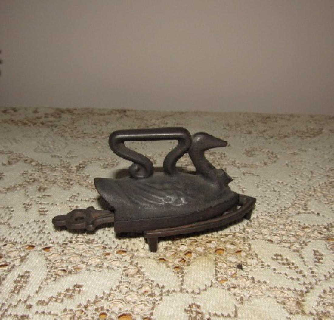 Swan Sad Iron & Trivet (1 of 2)