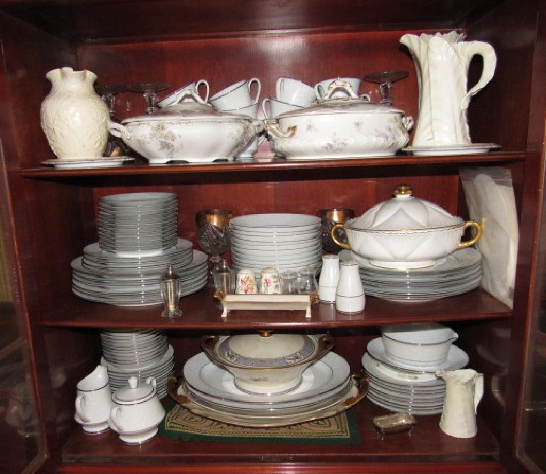 Limoge Wedgewood Dinner Ware Lot (1 of 8)