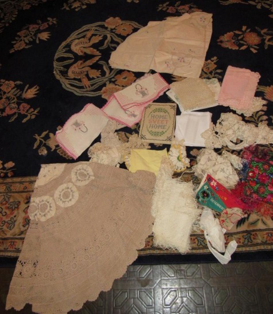 Lot of Linens Table Clothes Napkins & Misc (1 of 7)