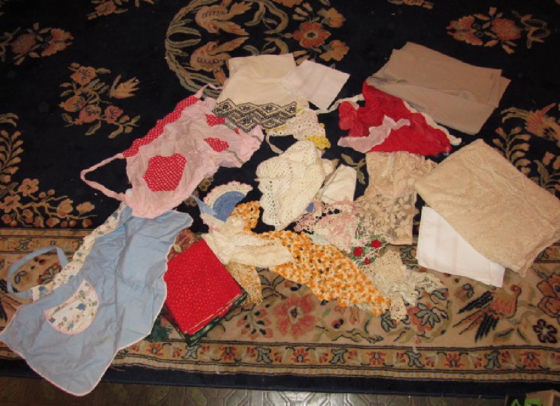 Table Clothes Aprons & Doilies (1 of 6)