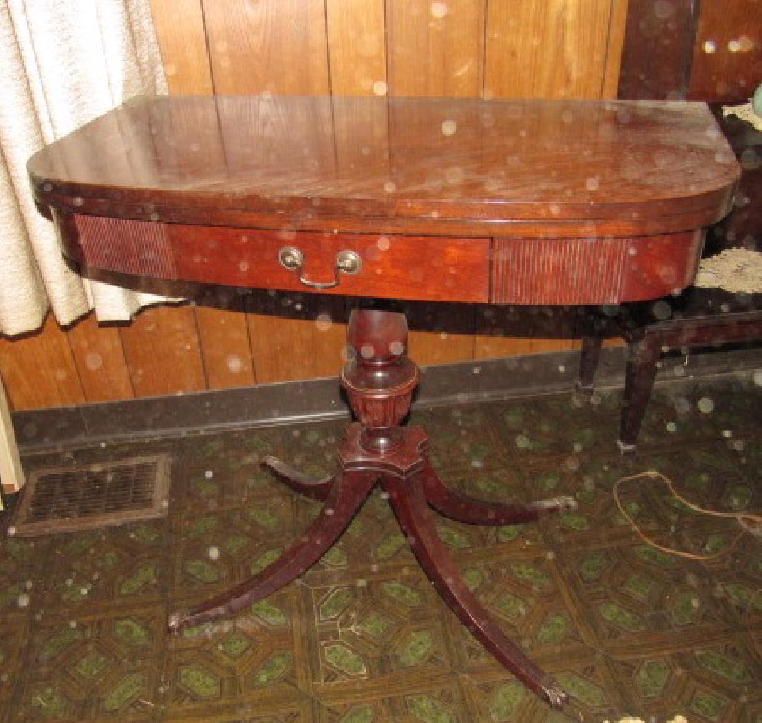 Duncan Phyfe Style Drop Leaf Table (1 of 5)