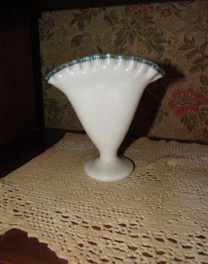 Fenton Vase: Approx .1 3/4" x 6 1/4" x 6 1/2" tall.