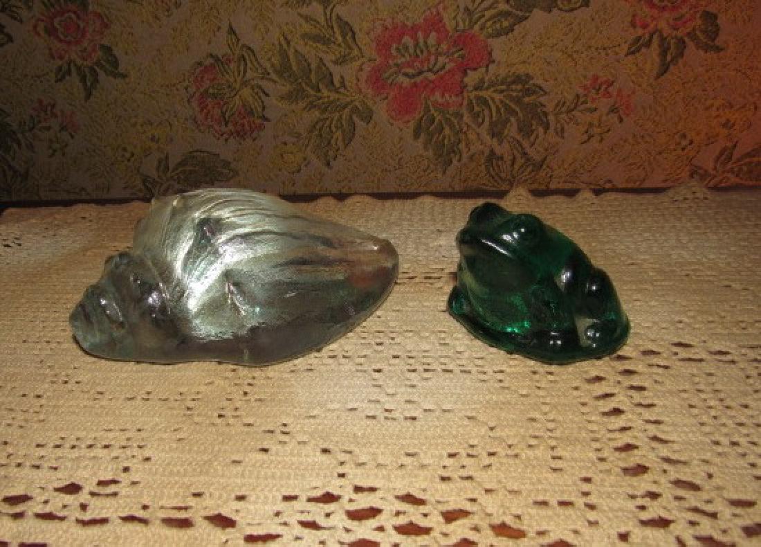Conch Shell & Frog Fenton ?: Not sure if Fenton or not. Conch Shell is approx. 5 1/2" long.