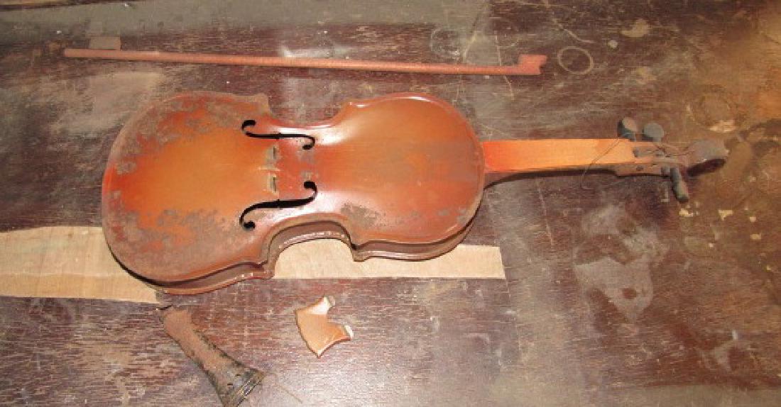 Tin & Wood Czecho Slovakia Violin: Approx. 19" long. For parts or repair.
