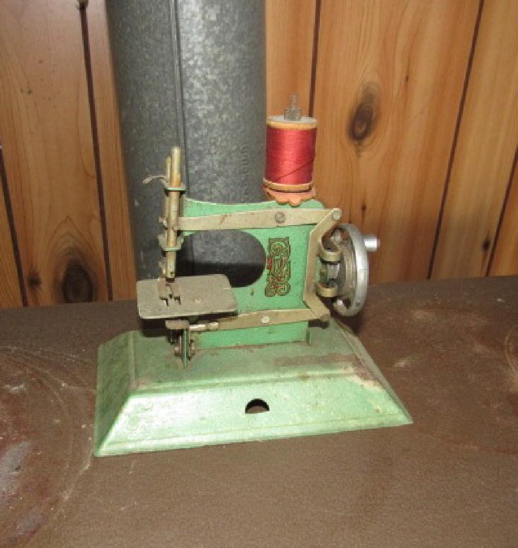 Antique Little Betty Childs Sewing Machine (1 of 4)