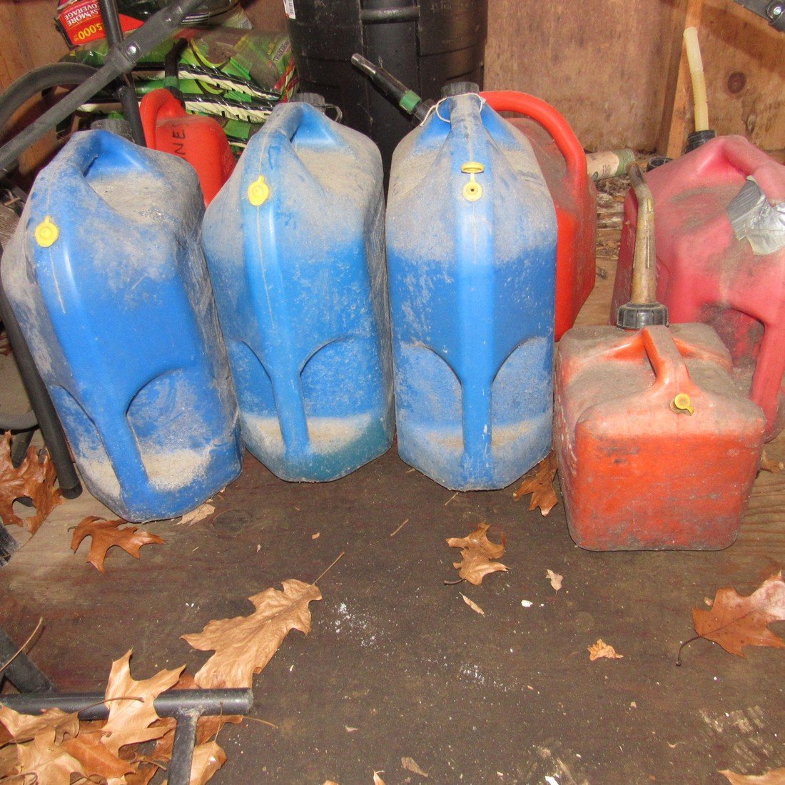 Fuel Kerosene Cans Insecticide Garbage Can (1 of 4)