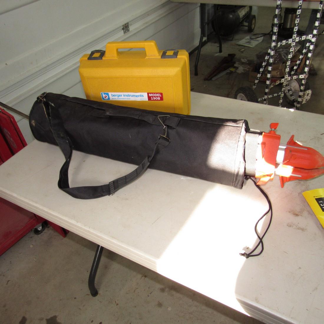 Berger 190B Level / Transit & Tripod (1 of 3)