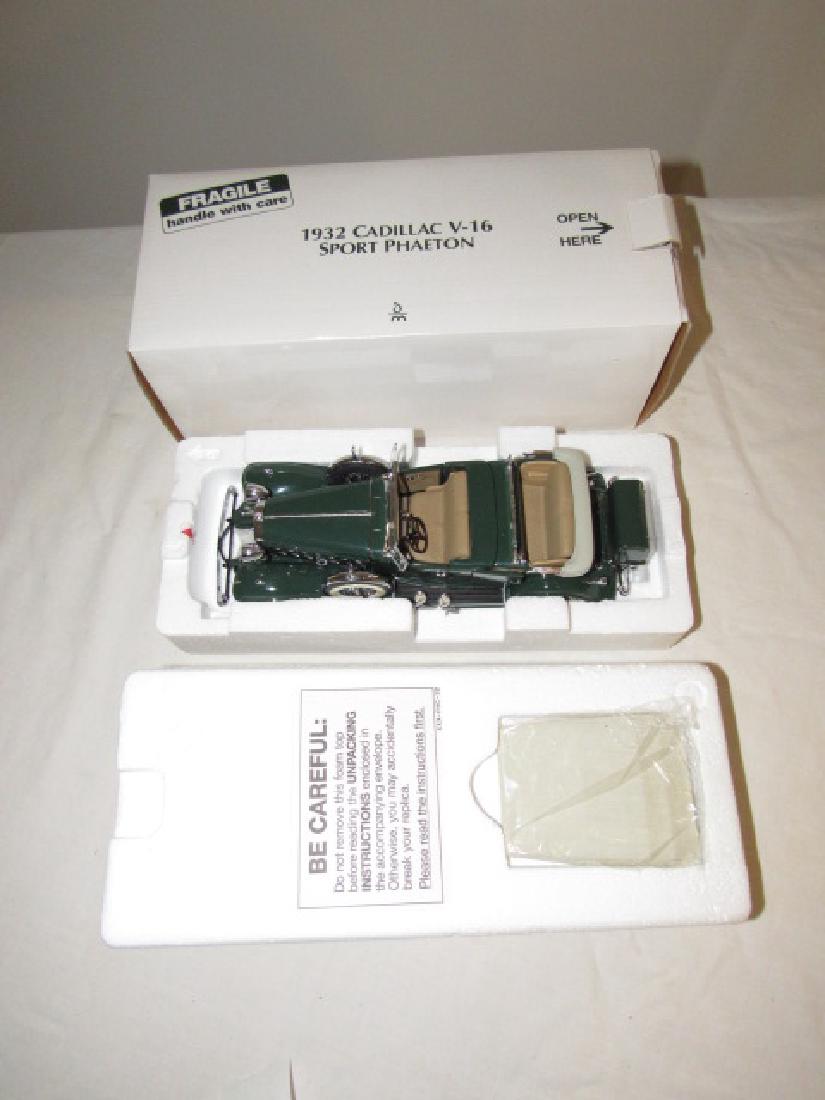 1932 Cadillac V-16 Sport Phaeton Die Cast Toy (1 of 2)