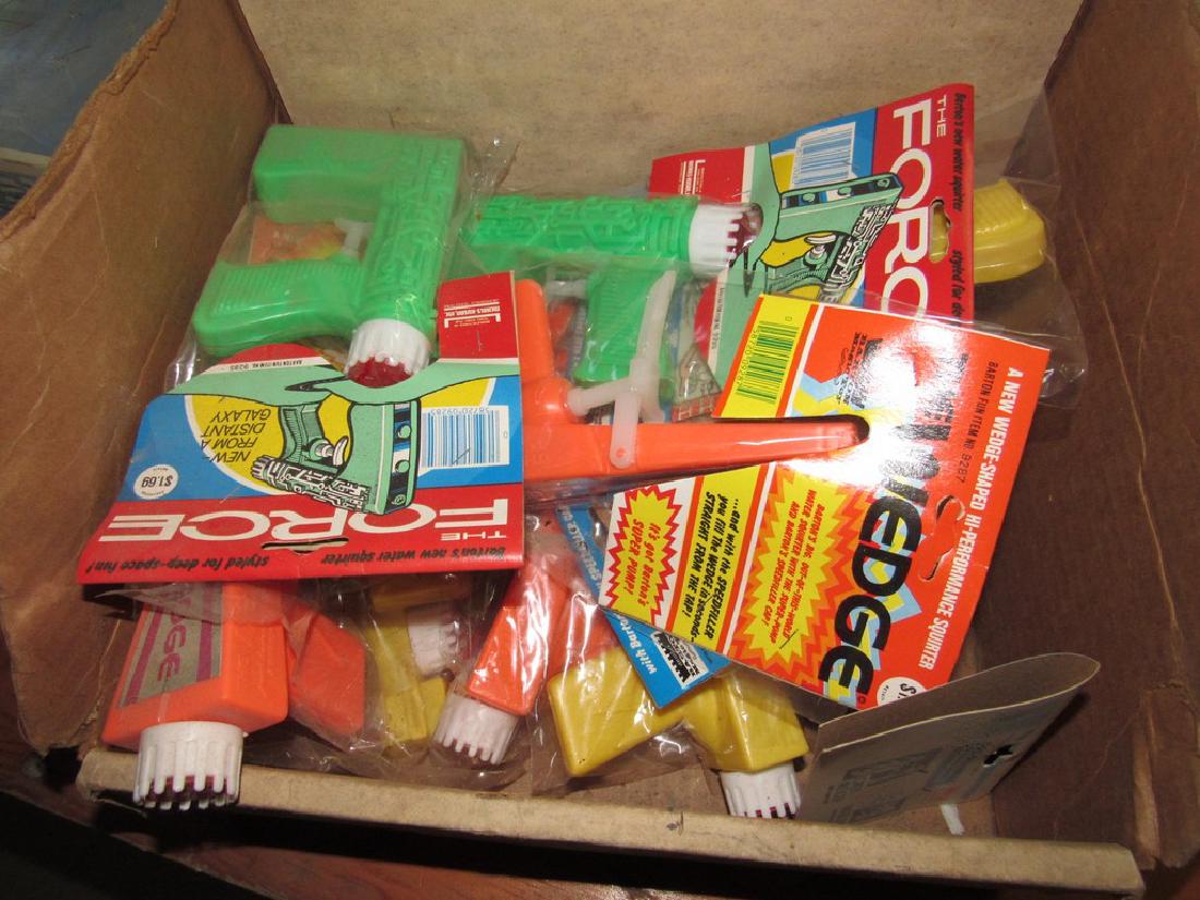 18 Squirt Guns Wedge & Snub Squirter: 7 are not in packaging