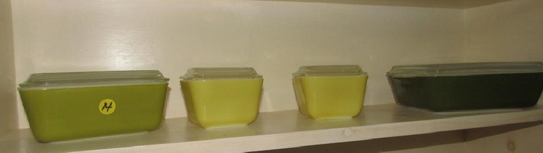 4 Pyrex Refridgerator Dishes (1 of 3)