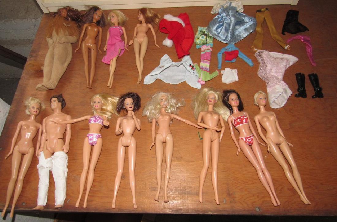 Lot of Barbie Dolls & Clothes: Getting all pictured