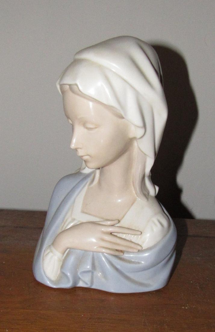 Lladro Women Statue (1 of 3)