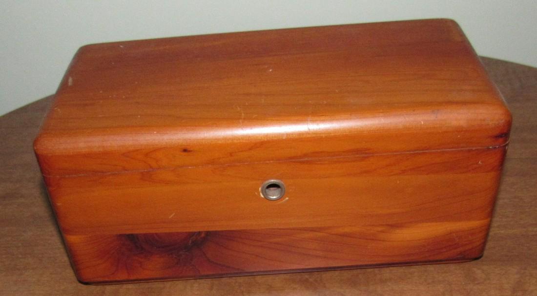 Lane Cedar Chest Jewelry Box (1 of 2)