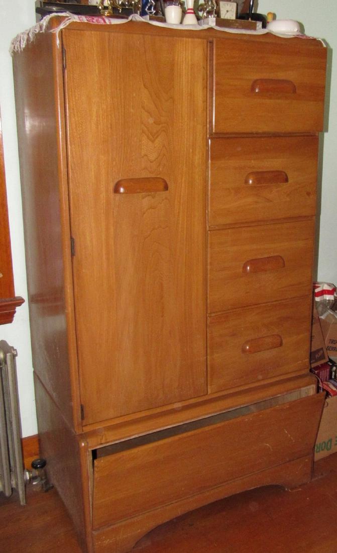 1950's Bedroom Set Vanity Dresser Bed: Lot includes all furniture pictured. 8 pieces Furniture only. Items on top sold in separate lots