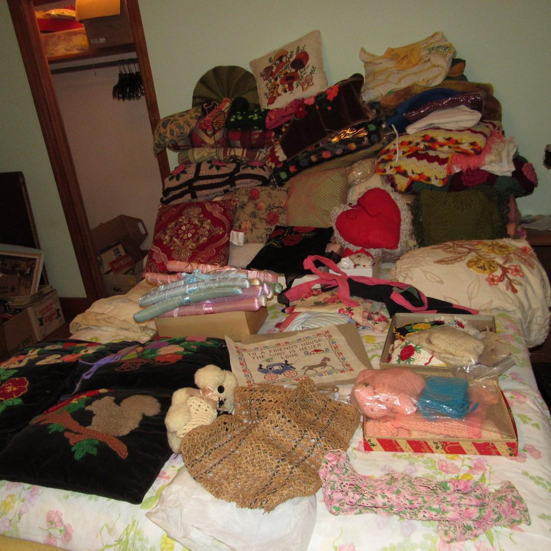 Bedspreads Pillows Blankets Doilies Hangers (1 of 8)