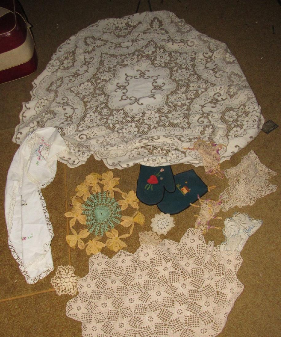 Table Cloth & Doilies Lot (1 of 3)