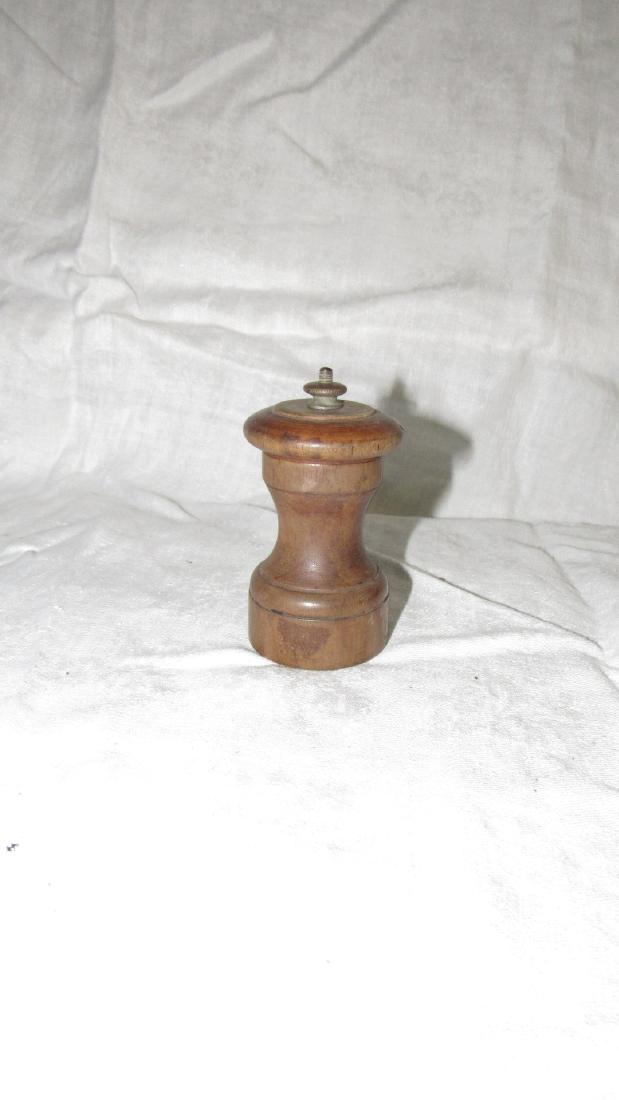 Depose Nutmeg Grinder (1 of 3)