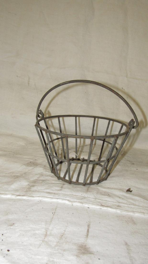 Small Primitive Wire Egg Basket (1 of 2)