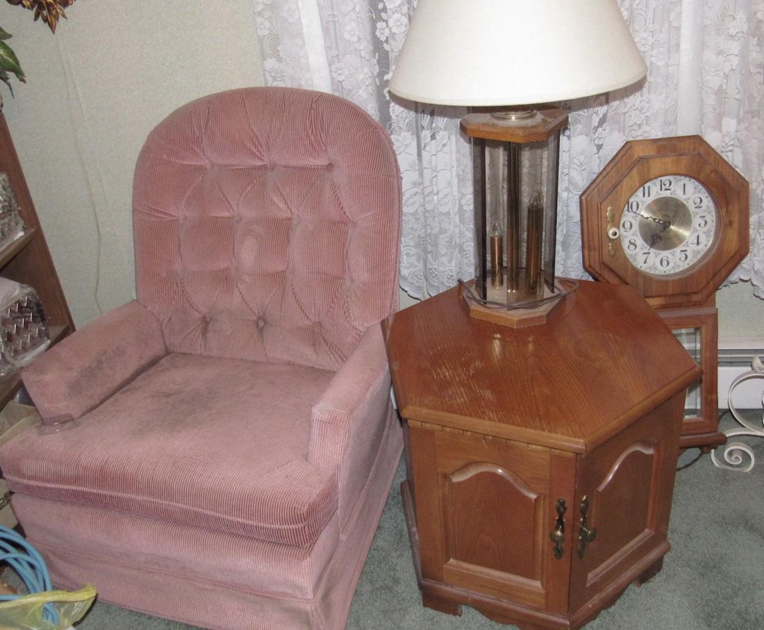 Clock Recliner Lamp and End Table: Getting all 4 items. Recliner is dirty