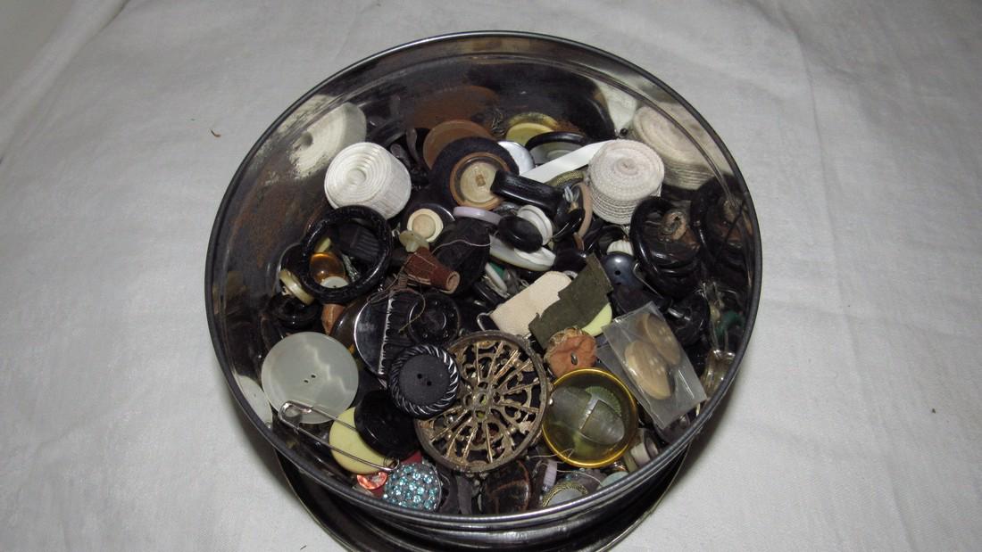 Tin w/ Misc Buttons (1 of 3)