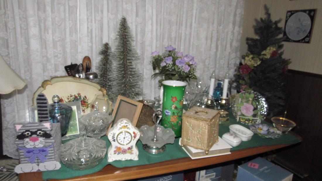 Table Contents Glassware Christmas Clocks Misc (1 of 7)